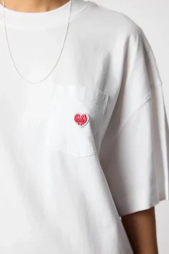 CAMISETA HEART POCKET BLANCA