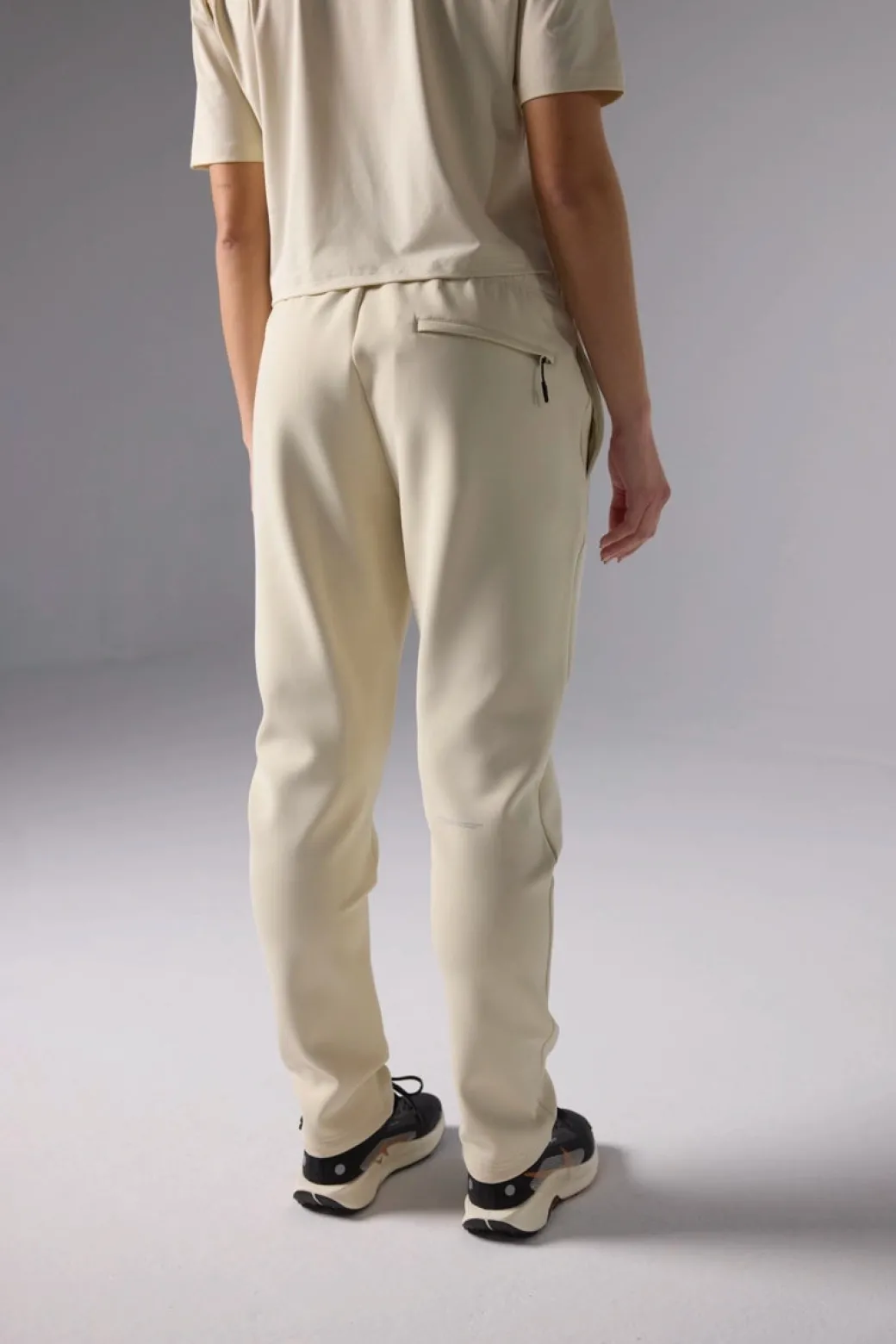 PANTALÓN TECH DUSTY CREAM