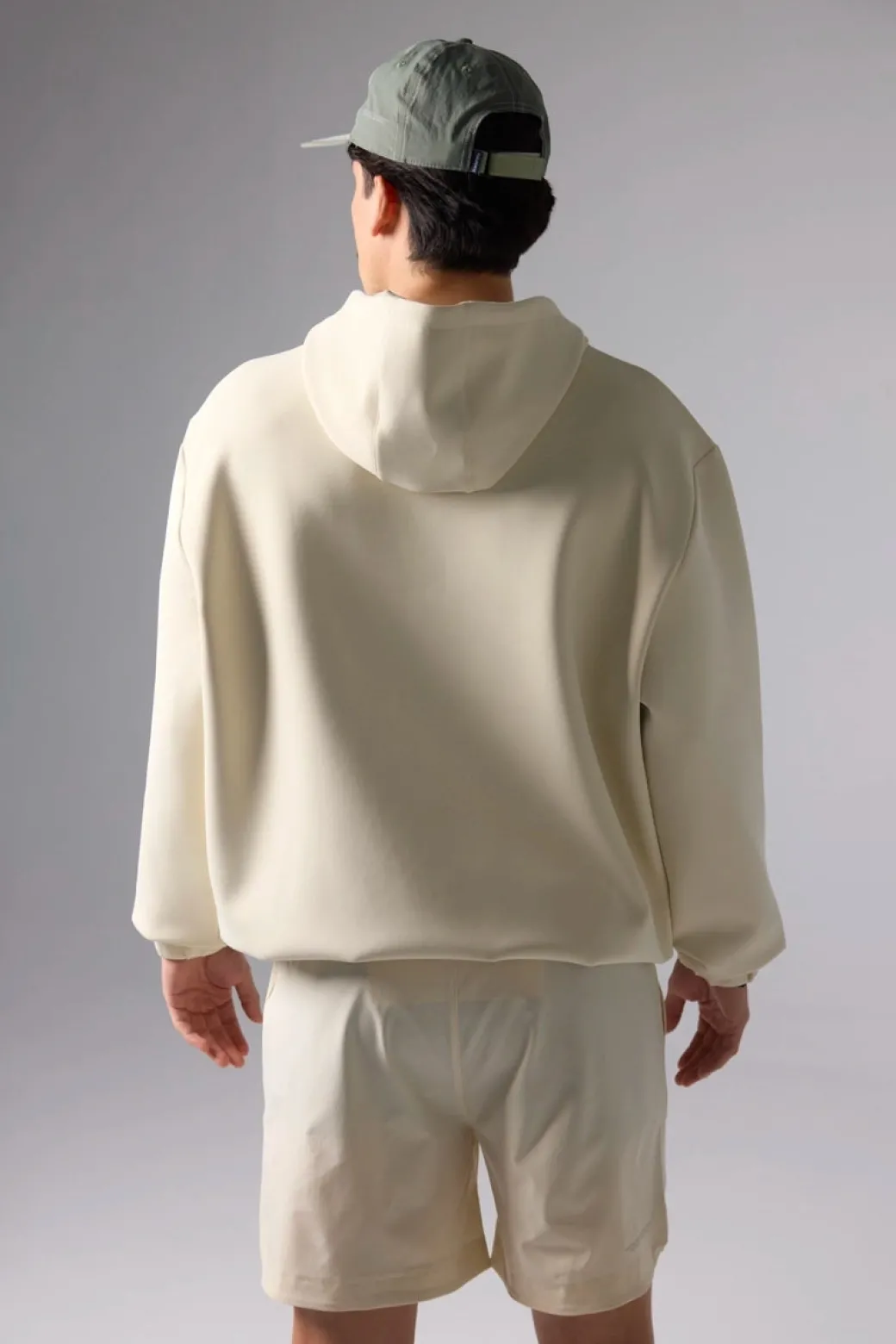 SUDADERA CON CAPUCHA TECH DUSTY CREAM