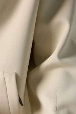 SUDADERA CON CAPUCHA TECH DUSTY CREAM
