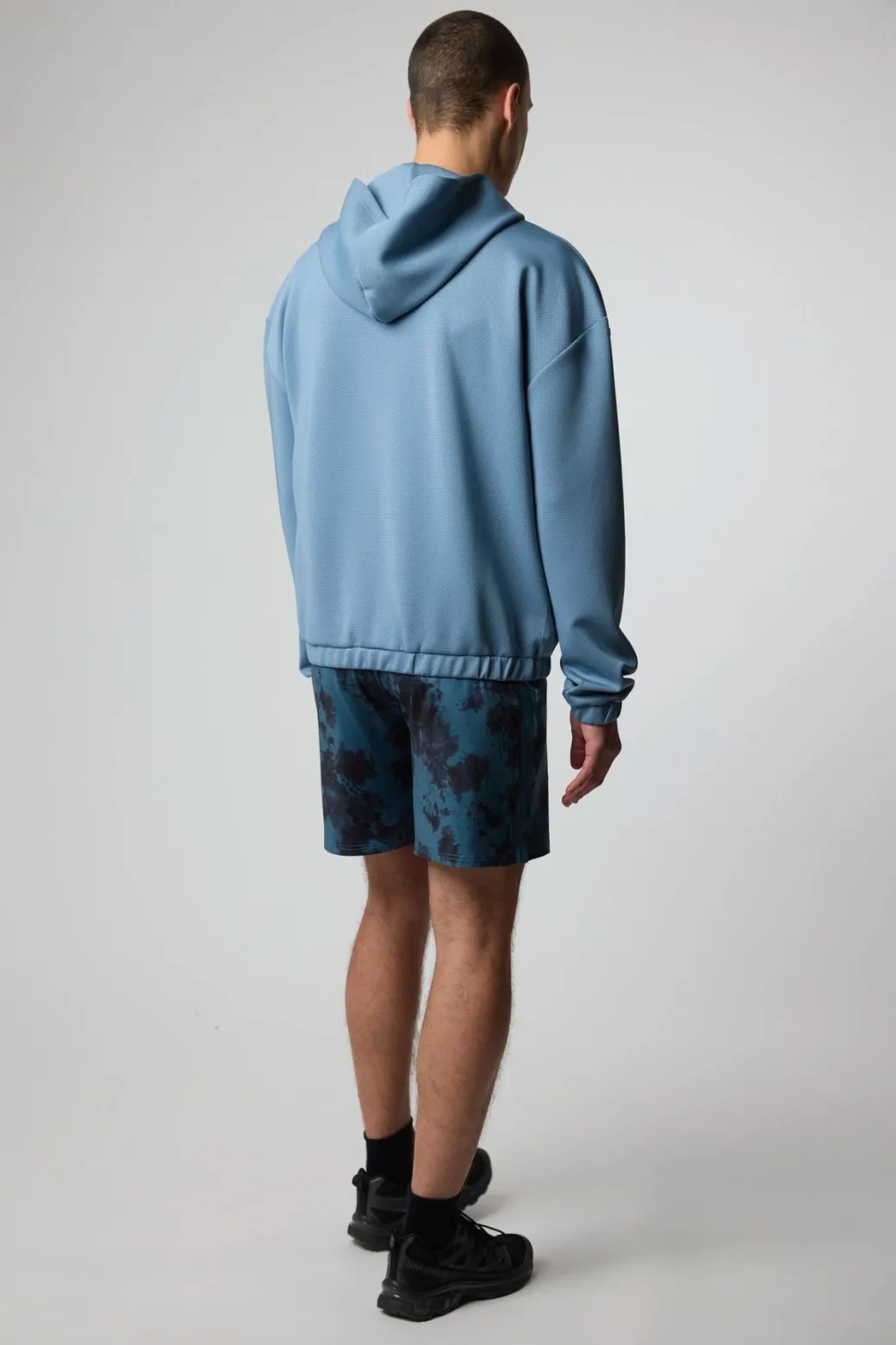 SUDADERA CON CAPUCHA TECH LIGHT BLUE